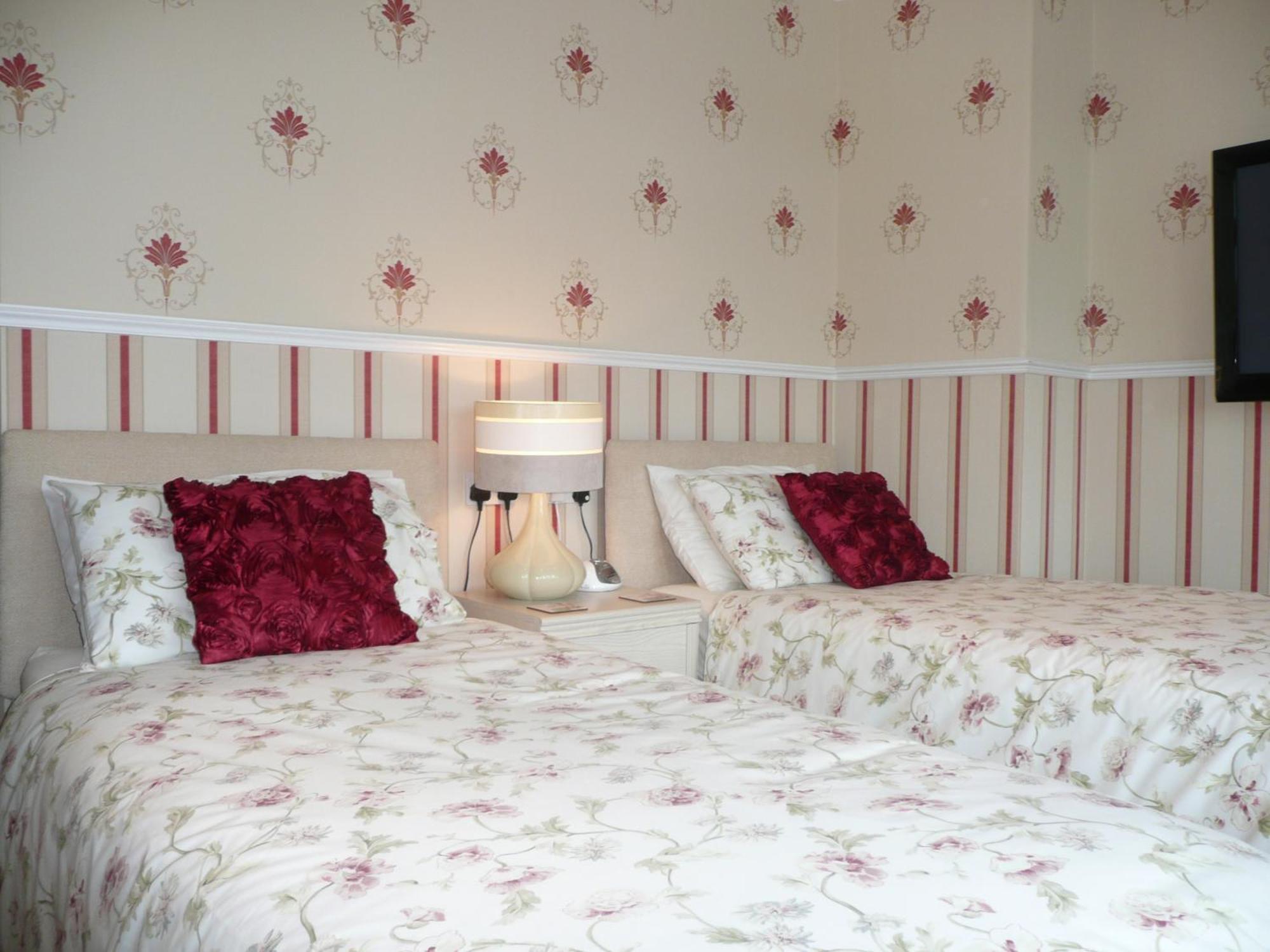 Cherry Blossom Guest House Уитби Экстерьер фото