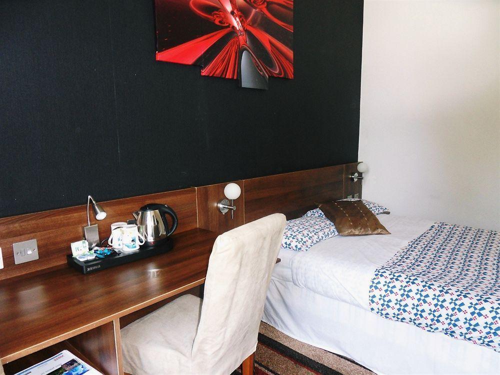 Cherry Blossom Guest House Уитби Экстерьер фото