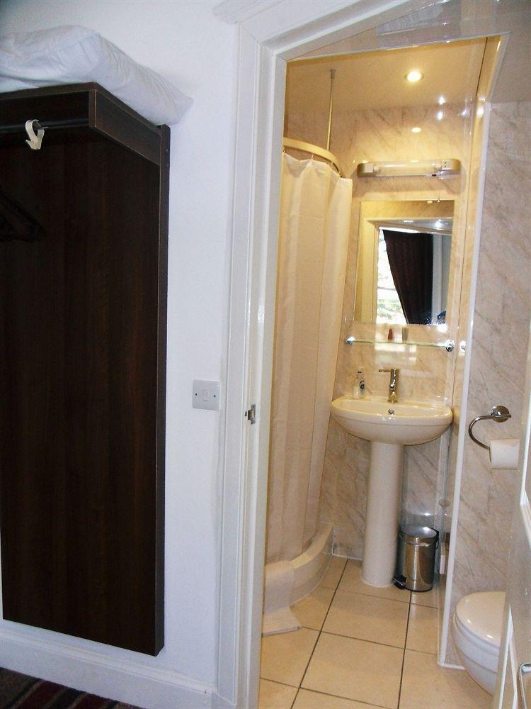 Cherry Blossom Guest House Уитби Экстерьер фото