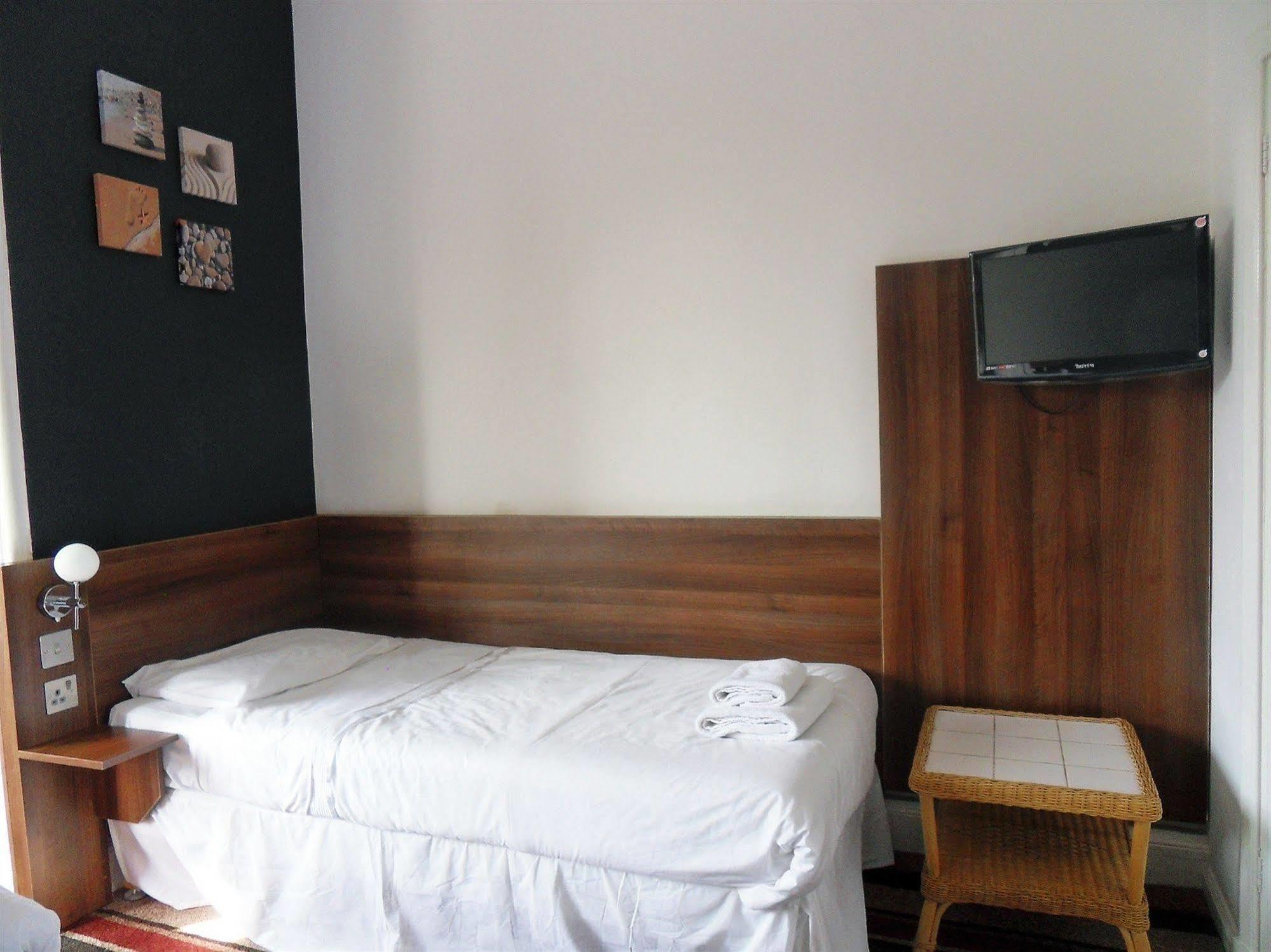 Cherry Blossom Guest House Уитби Экстерьер фото