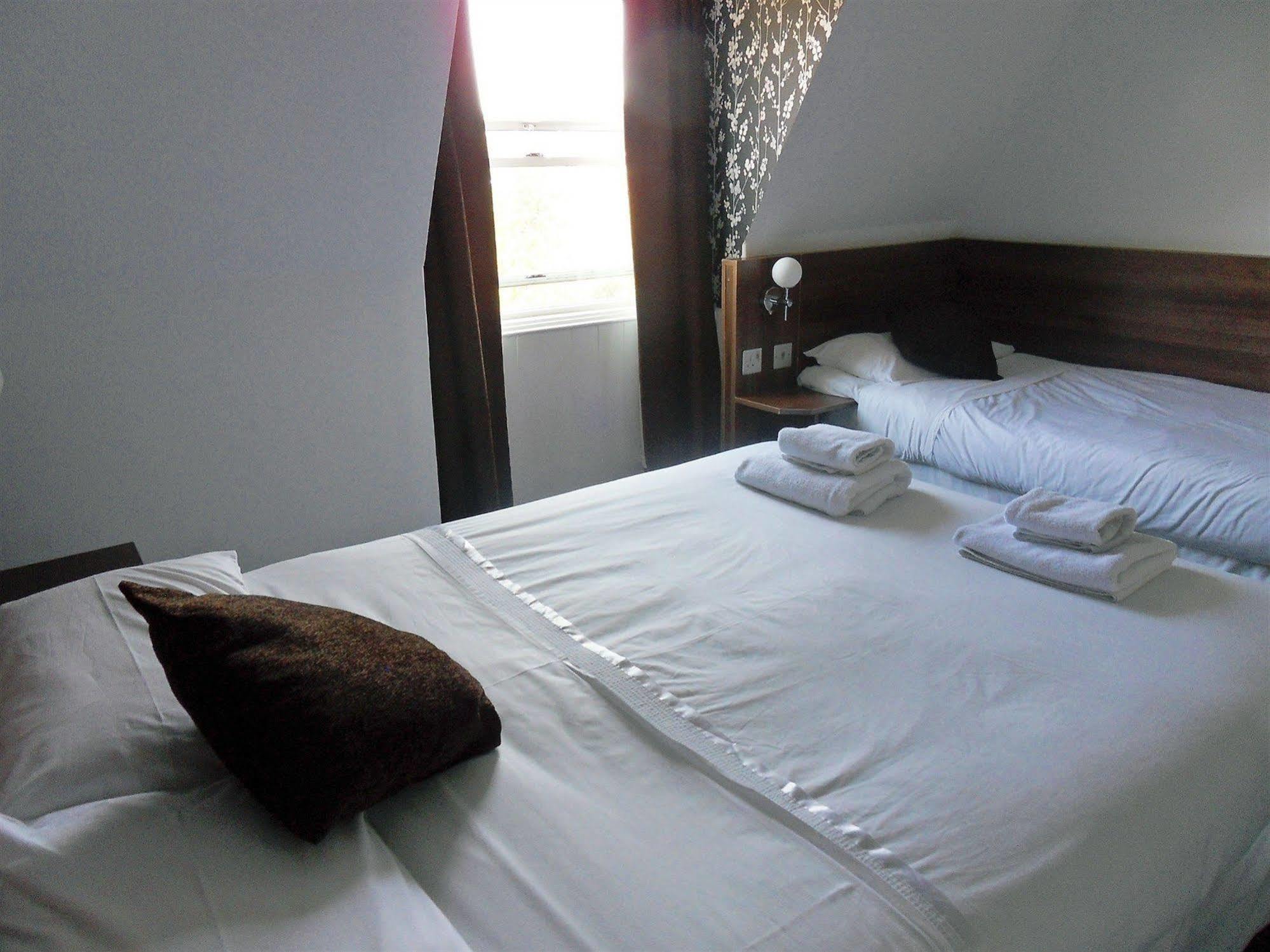 Cherry Blossom Guest House Уитби Экстерьер фото