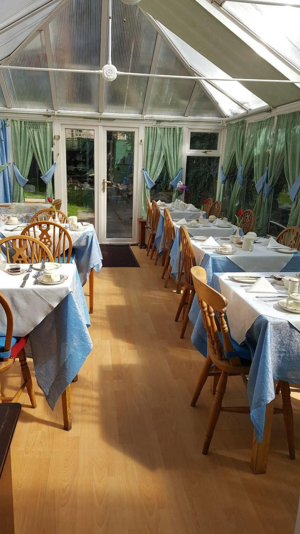 Cherry Blossom Guest House Уитби Экстерьер фото